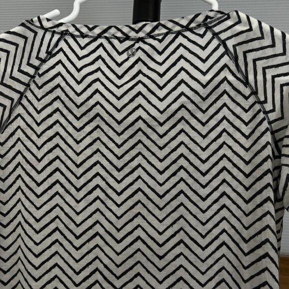 Lululemon Presence of Mind Long Sleeve Top Textured Chevron Burnout‎ Black Sz 6 - Picture 10 of 16